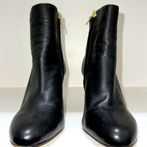 Vince Camuto Leather zip ankle booties